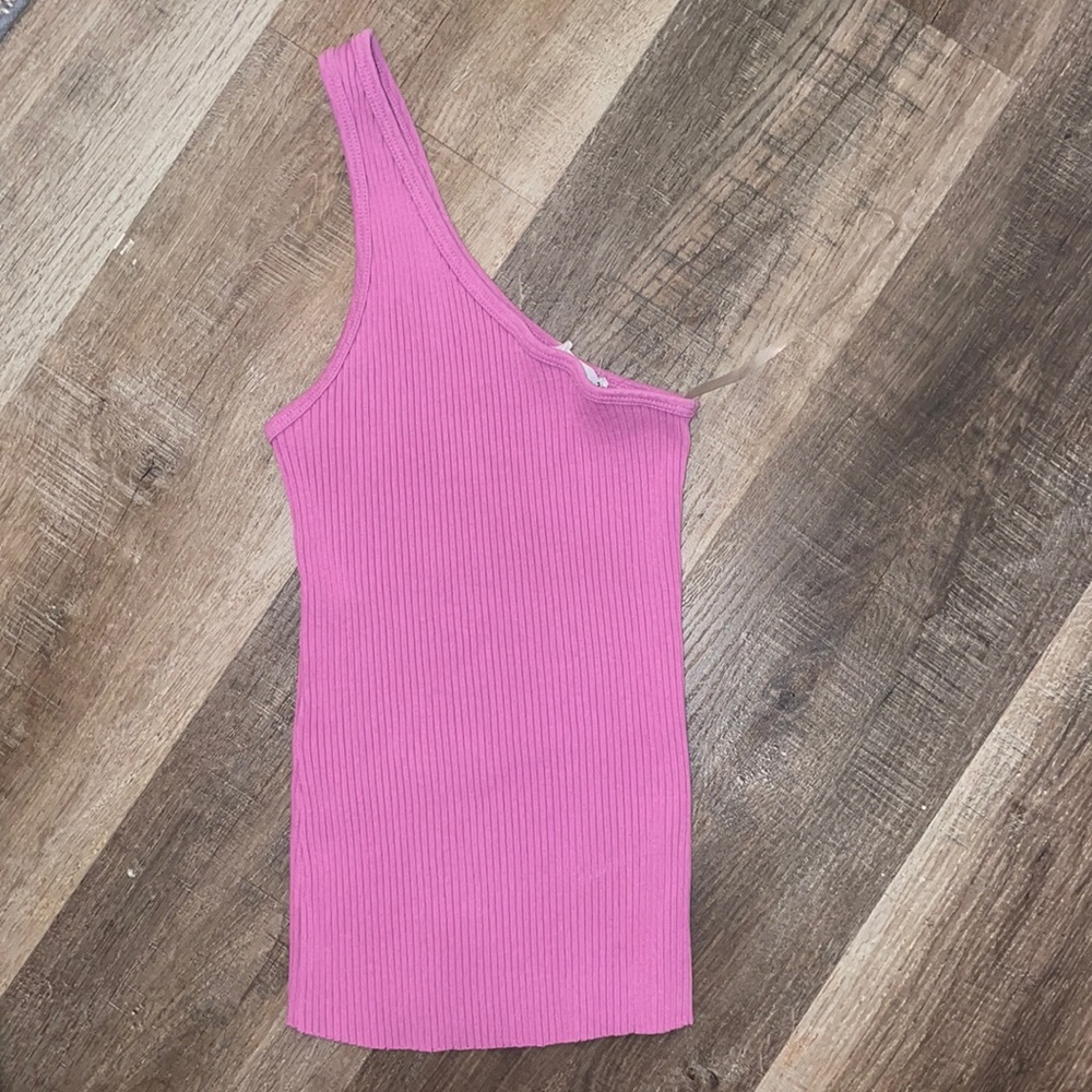 LACAUSA Ribbed Magenta One Shoulder Top